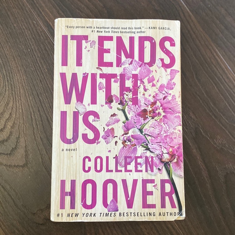 IT ENDS WITH US by Colleen Hoover